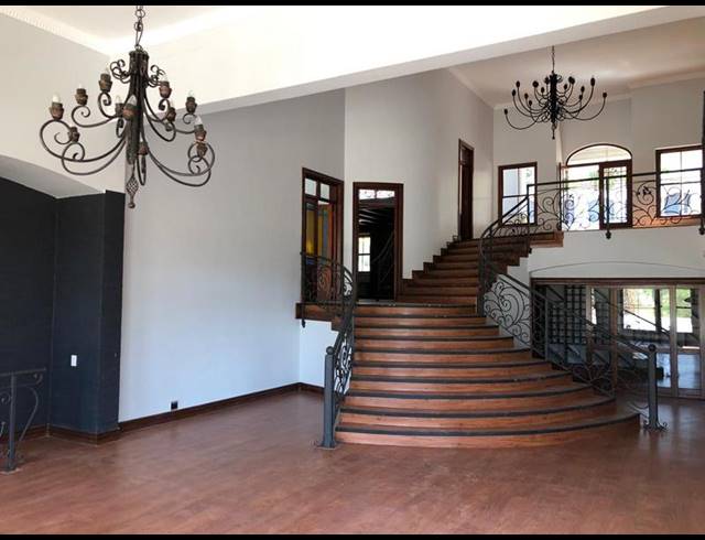 7 BEDROOM HOUSE FOR SALE IN WATERKLOOF RIDGE
